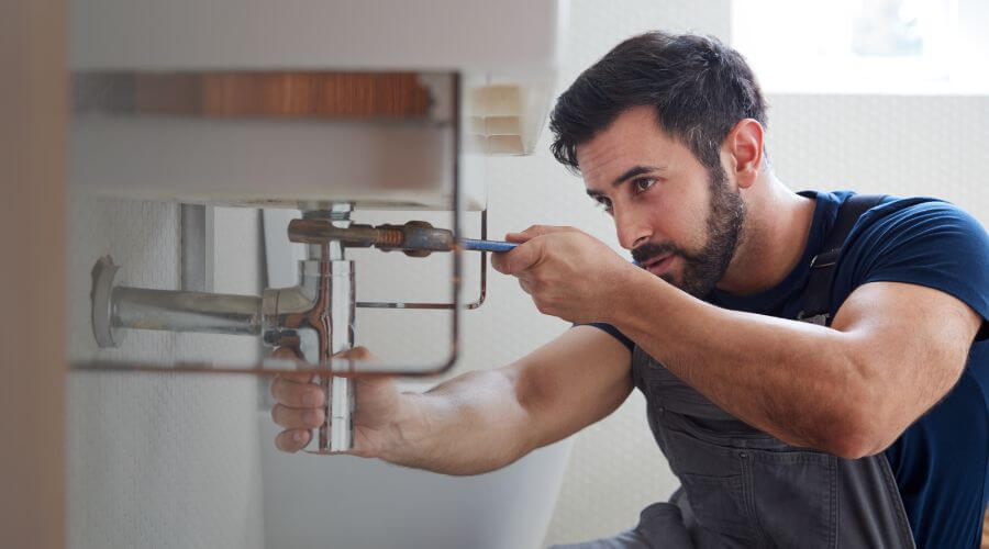 Water heater thermostat replacement in Lysite, WY